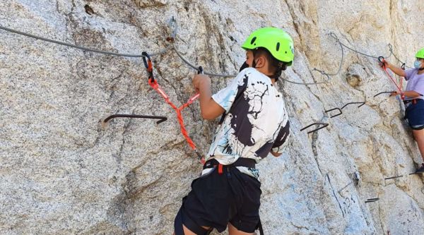 Escalada en el viaje fin de curso en el Pantano de San Juan